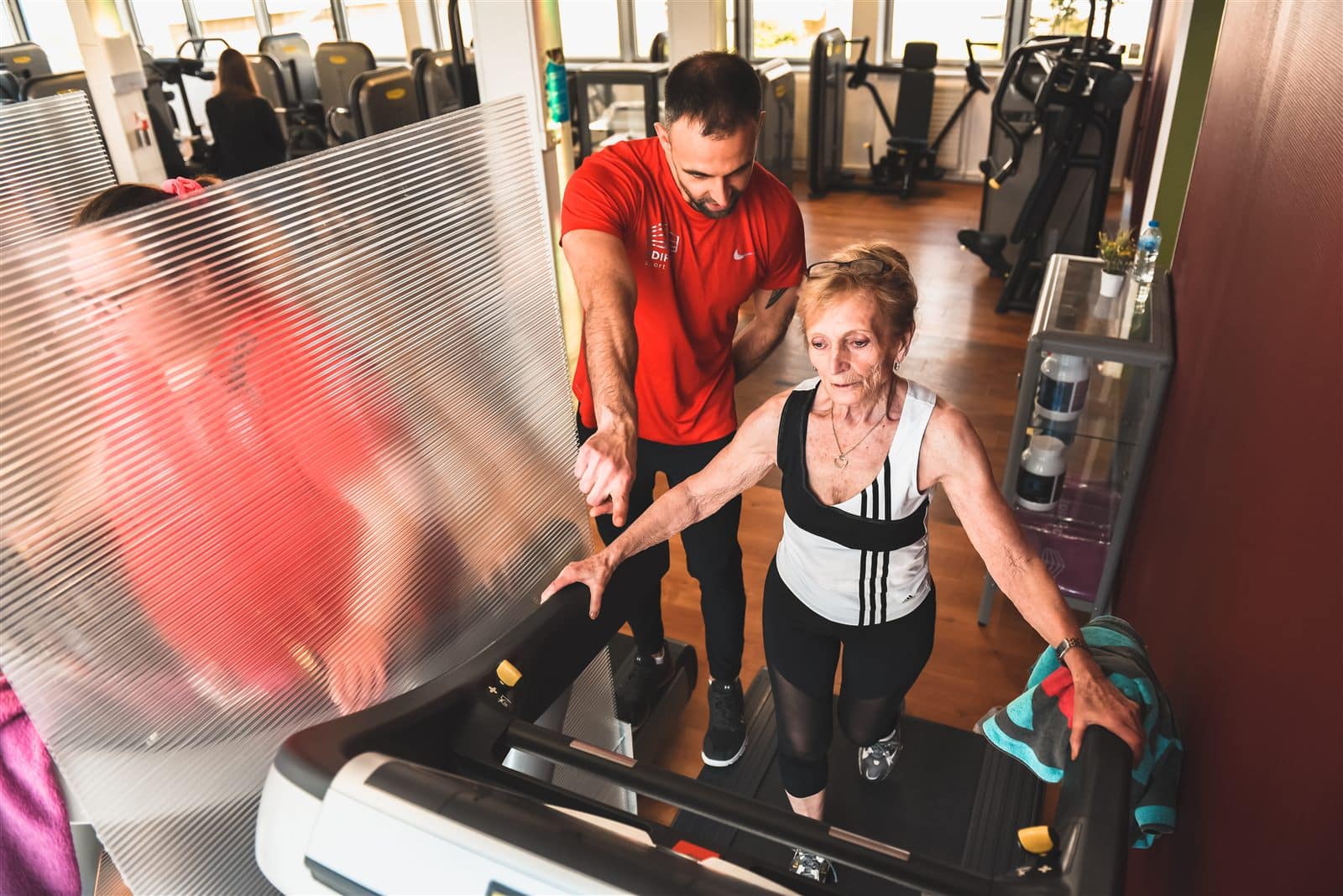Coach Sport Santé EDIFICE accompagnant une adhérente - Saint-Priest